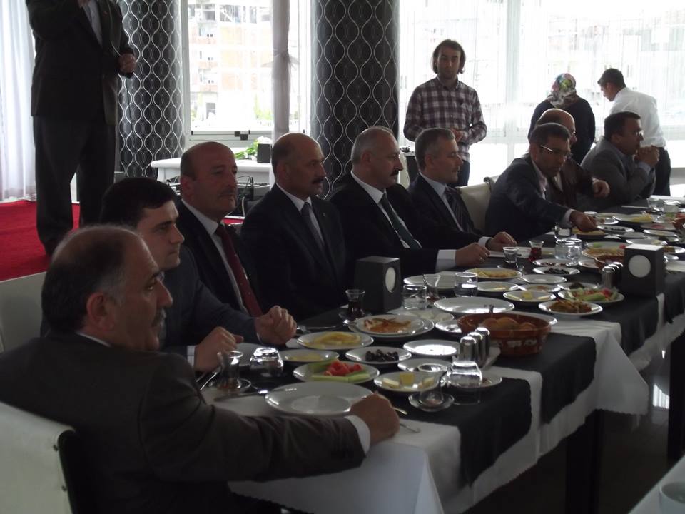 Araklı Akparti Sandık Kurulu Başkanları Yemekte Buluştu