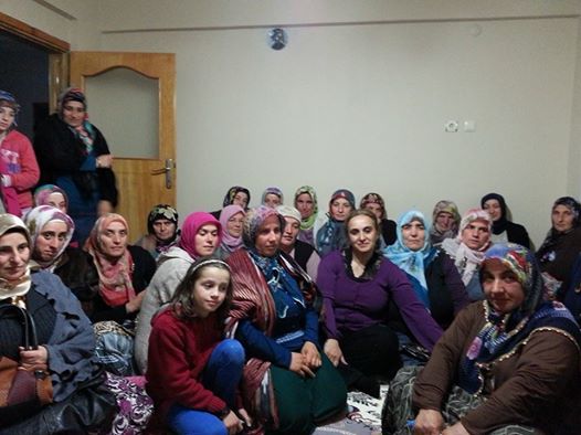 AKparti Araklı Kadın kolları Durmak Bilmiyor
