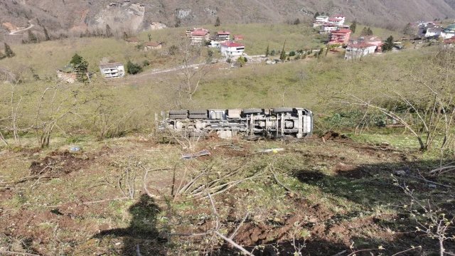 Araklı'da Beton Mikseri Şarampole Yuvarlandı