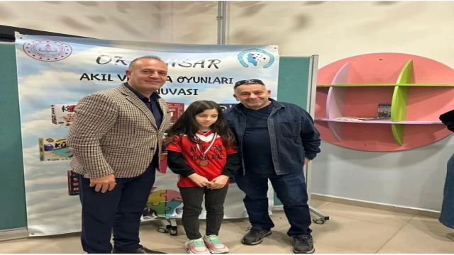 Araklılı Minik Gökçe Türkiye 1.si oldu! Maşallah Dedirtti