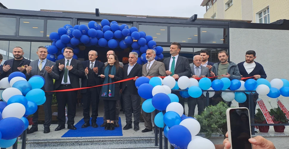 Araklı Sahilinde Reis Balık Evi Hizmete Açıldı