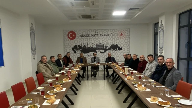 Araklı Kaymakamı iftarda Gazetecilerle Buluştu