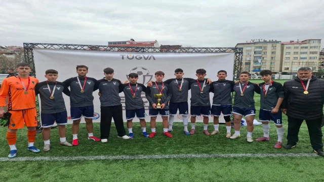 Şampiyon Araklı Saffet Çebi Lisesi 