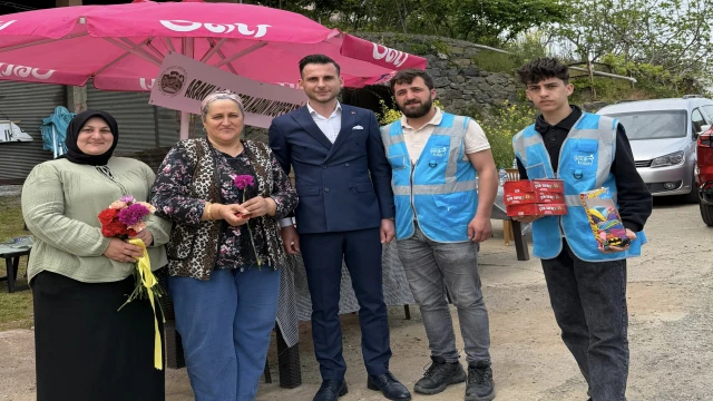 Araklı’ya Yakışan Hareket: Misafirler Çiçeklerle Karşılandı