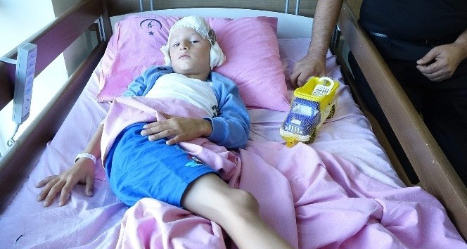 Araklı'da 4. kattan düşen Sıva parçası az daha öldürüyordu