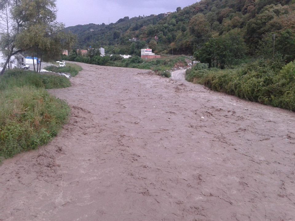 Araklı Yağmura Teslim