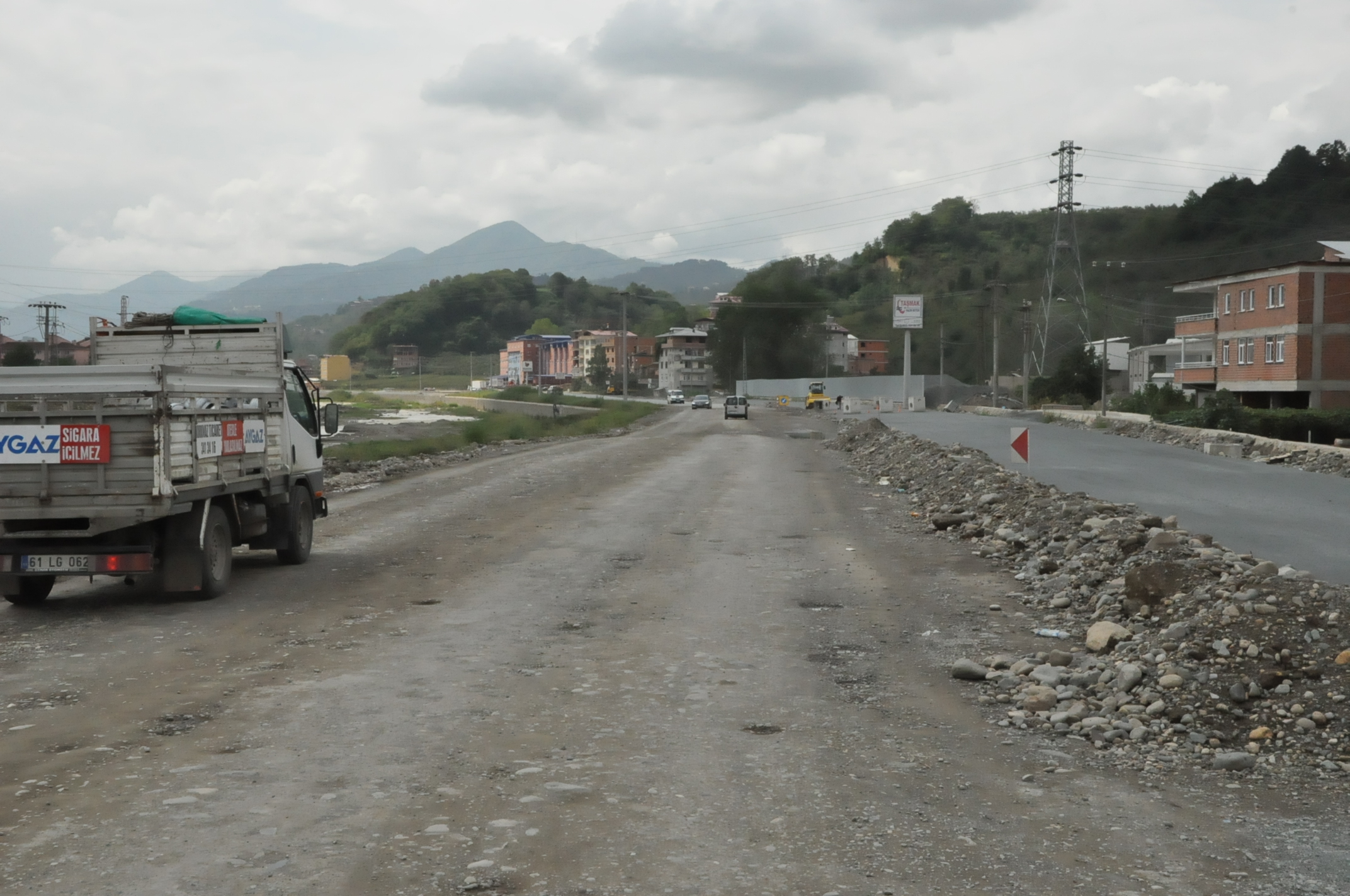 Karadere Yolu Tehlike Saçıyor