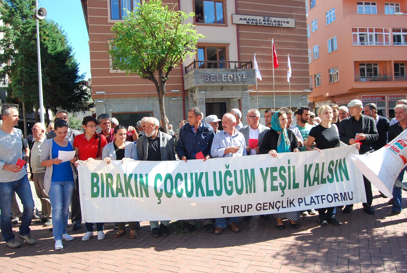 Gençlik Platformundan Belediye Önünde Eylem