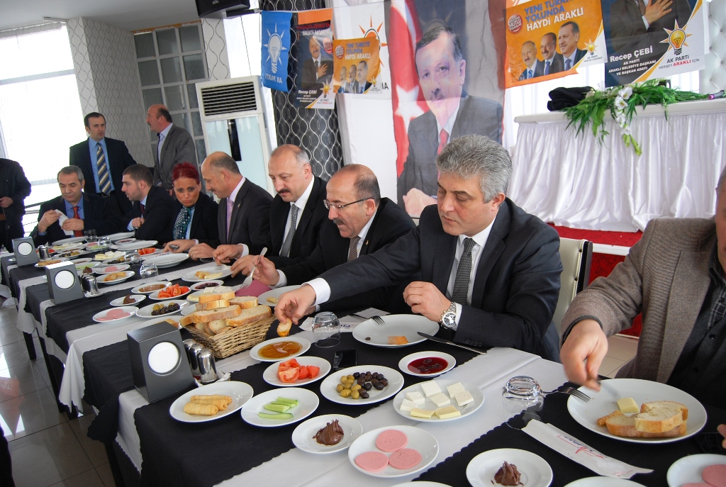 On Yılda bir Lavabo bile Yapamadınız