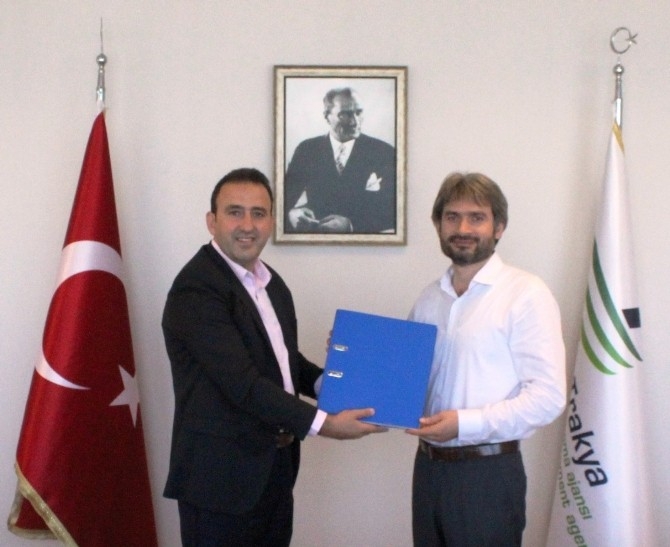 ARAKLILI DOKTOR GÖZ KAMAŞTIRIYOR