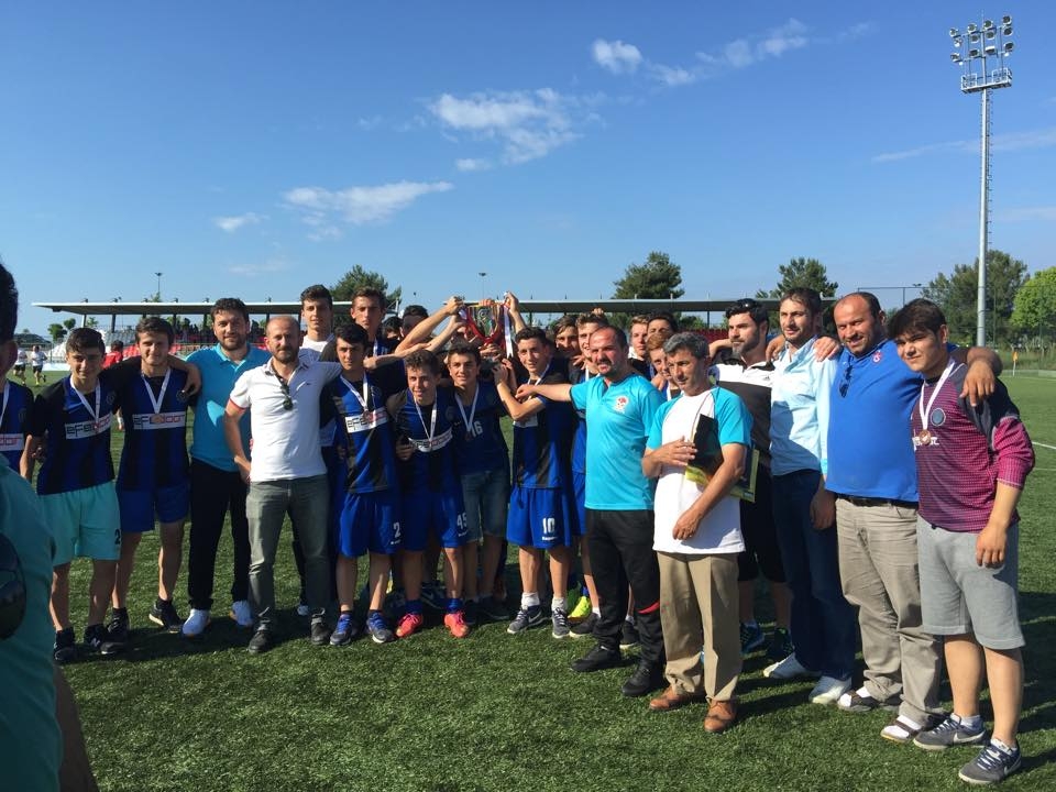  BU GURUR KARADERESPOR\'UN 