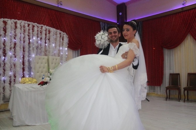 HERKES BU DÜĞÜNÜ KONUŞUYOR