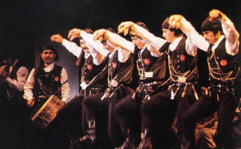 İzmir&#8217;in Kordon&#8217;unda Horon Rekoru