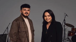 Araklılı'nın yeni şarkısı çıktı destek Ebru Gündeş'den