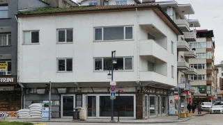 Araklı'da Akbank Binası Satışa Çıkarıldı