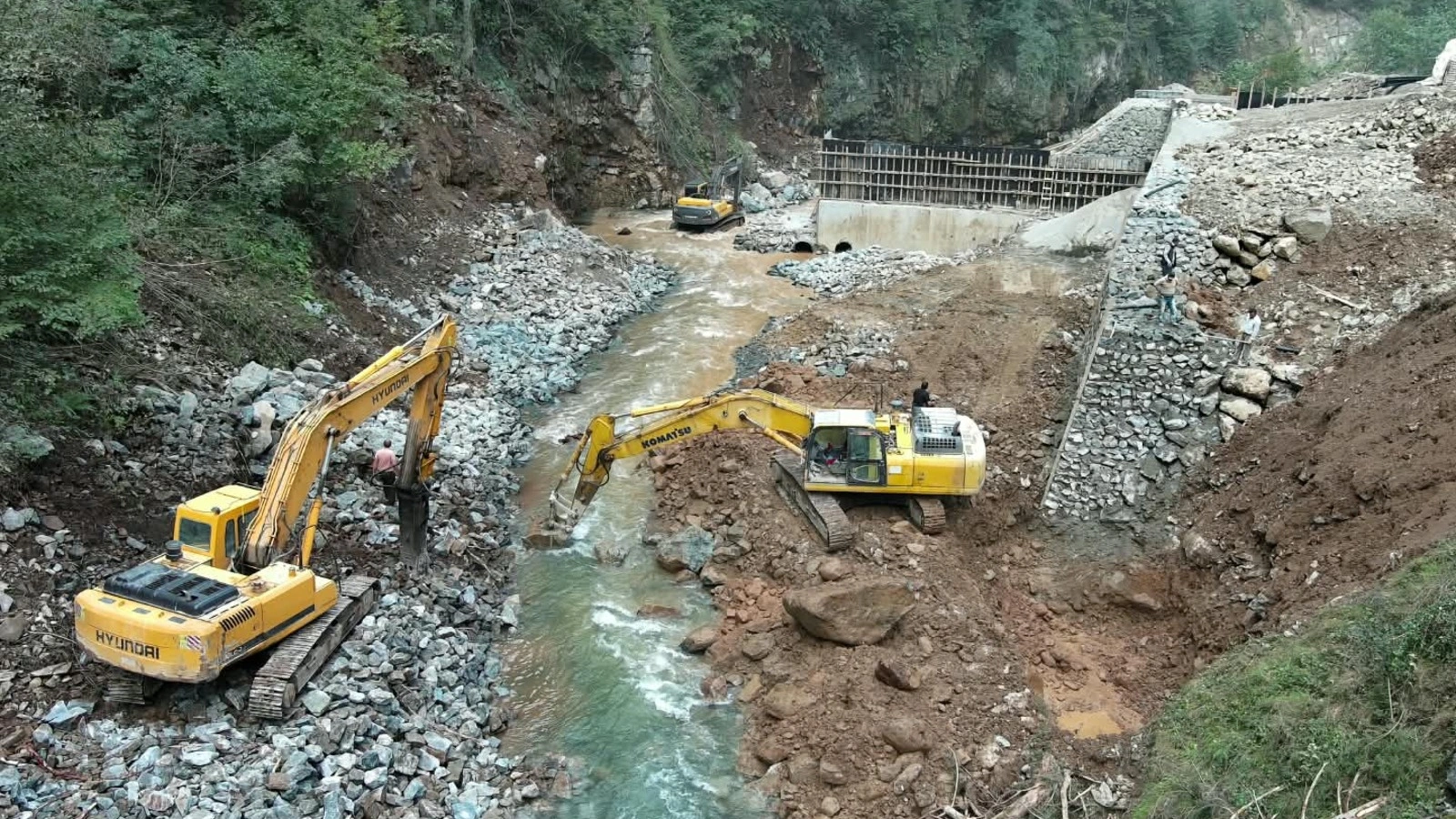 Araklı Tilkibeli'nde Taşkın Riskini Azaltacak Çalışmalar Devam Ediyor