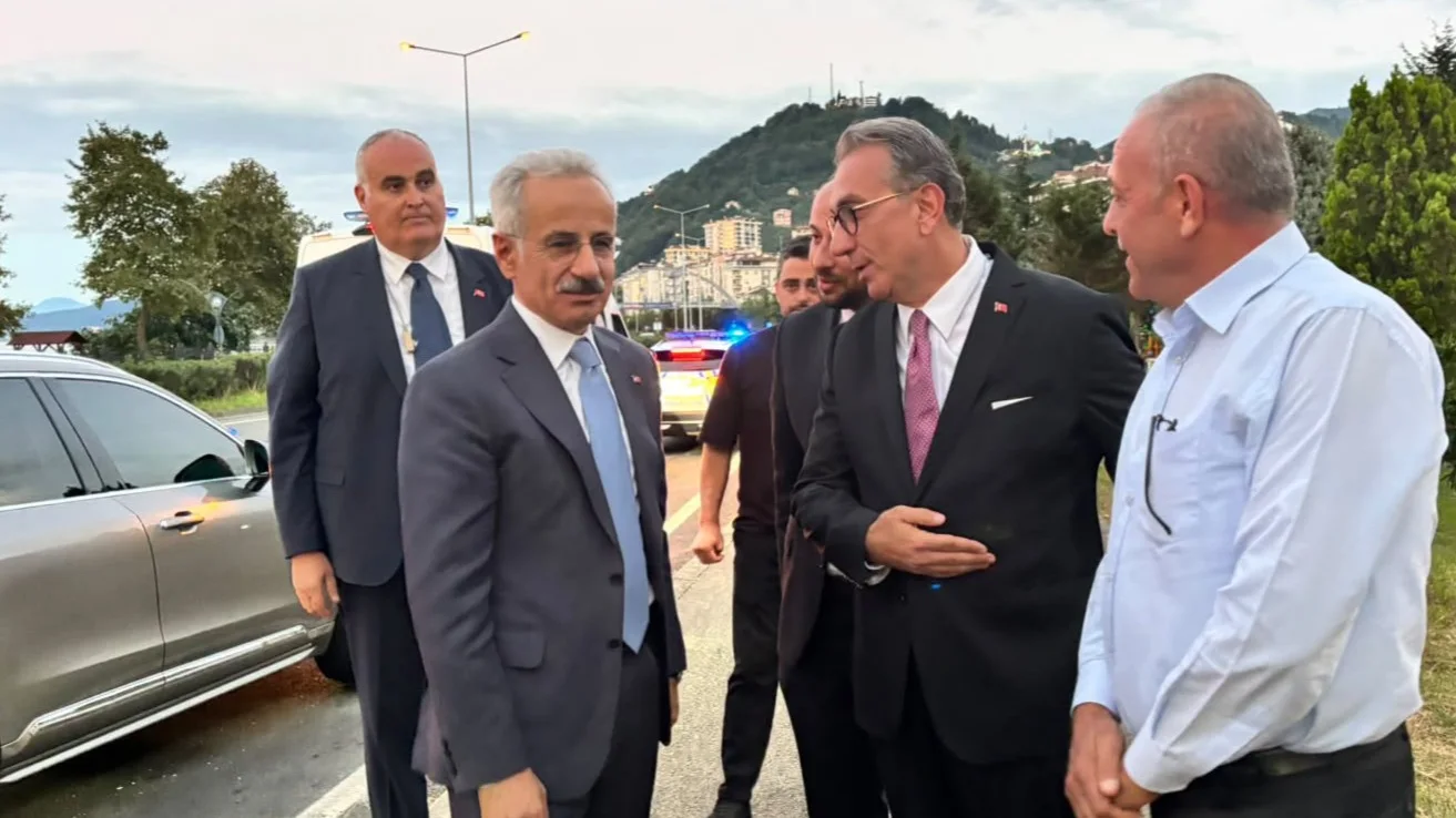 Bakanlar  Uraloğlu ve Kurum Sürmene Çıkarma Yaptı