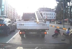 Araklı’da trafik kazası: Elektrikli bisikletli iki çocuk minibüse çarptı